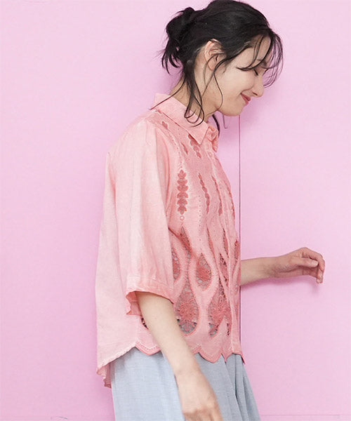 綿100％ボタニカルコード刺繍ショート丈シャツブラウス 06-3083｜40代