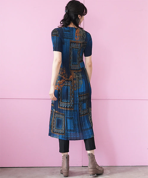 アートプリントプリーツ加工半袖ロングワンピース 06-3098｜40代 50代