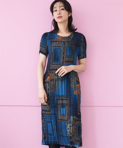 アートプリントプリーツ加工半袖ロングワンピース 06-3098｜40代 50代