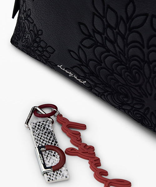 刺繍入りミディアムサイズのレザー風バッグ Desigual 25WAXPA0