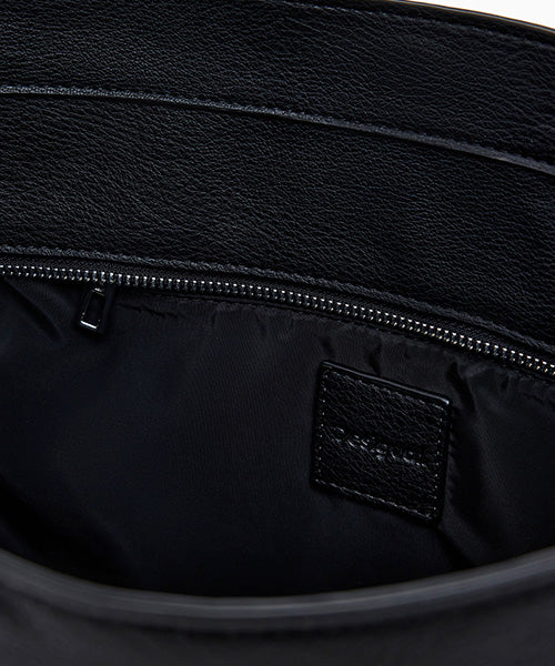 刺繍入りミディアムサイズのレザー風バッグ Desigual 25WAXPA0｜40代