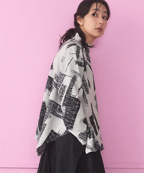 幾何学プリント裾変形Aライン長袖ロングTシャツカットソー 26-0197
