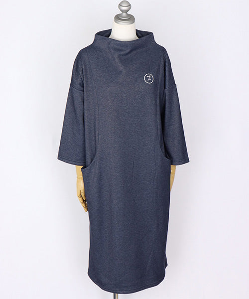裏起毛ロゴプリントモックネックワンピース 36-1784｜40代 50代 60代
