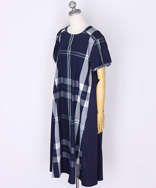BURBERRY チェック柄 半袖ワンピース ネイビー 大判チェック柄切替半袖ワンピース 55-0162｜40代 50代 60代 大人の